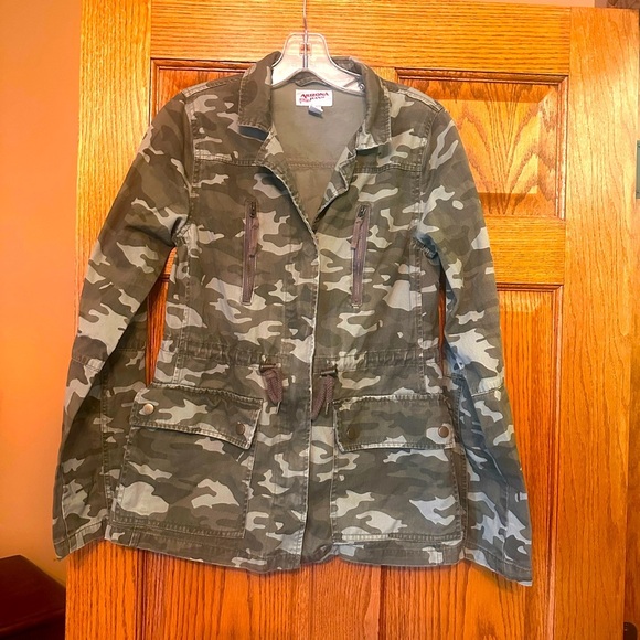 Super fun camo jacket - Picture 1 of 8